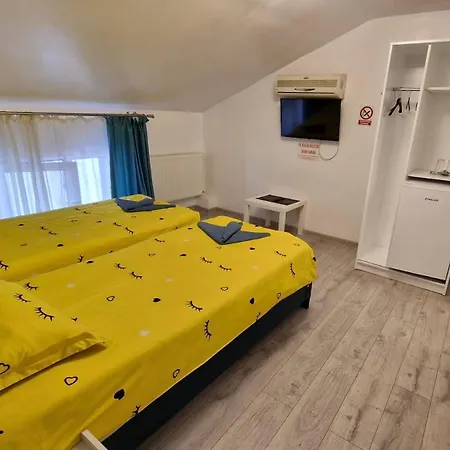 Aris Πανσιόν 3*